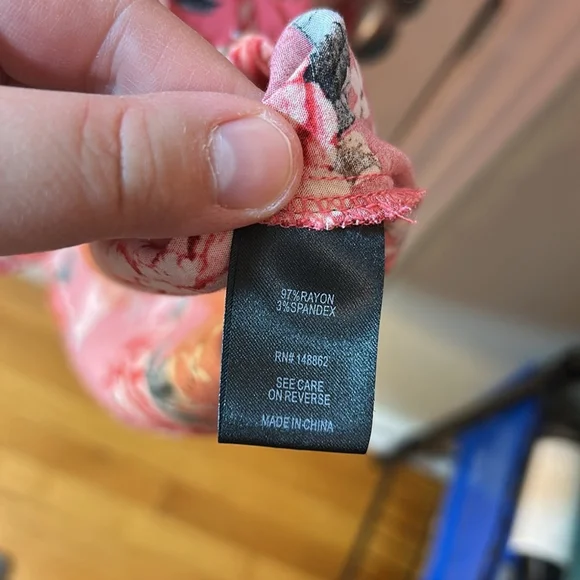 torrid Babydoll Challis Surplice pink Floral Top size 2X - Picture 7 of 9